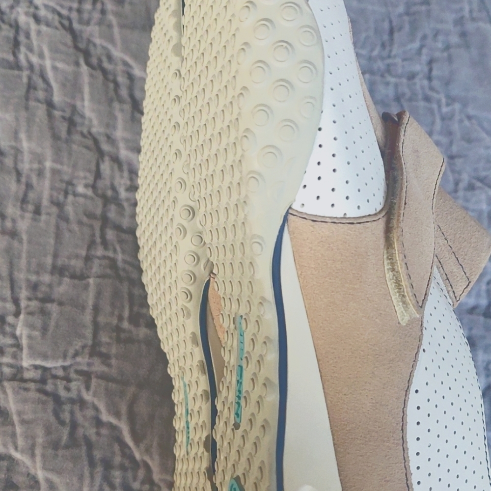 Shoes - Picture 7 of 9